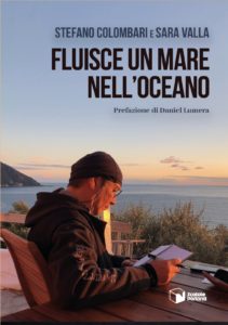 Dove acquistare il libro "Fluisce un mare nell'oceano" Copertina del libro FLUISCE UN MARE NELL'OCEANO di Stefano Colombari e Sara Valla